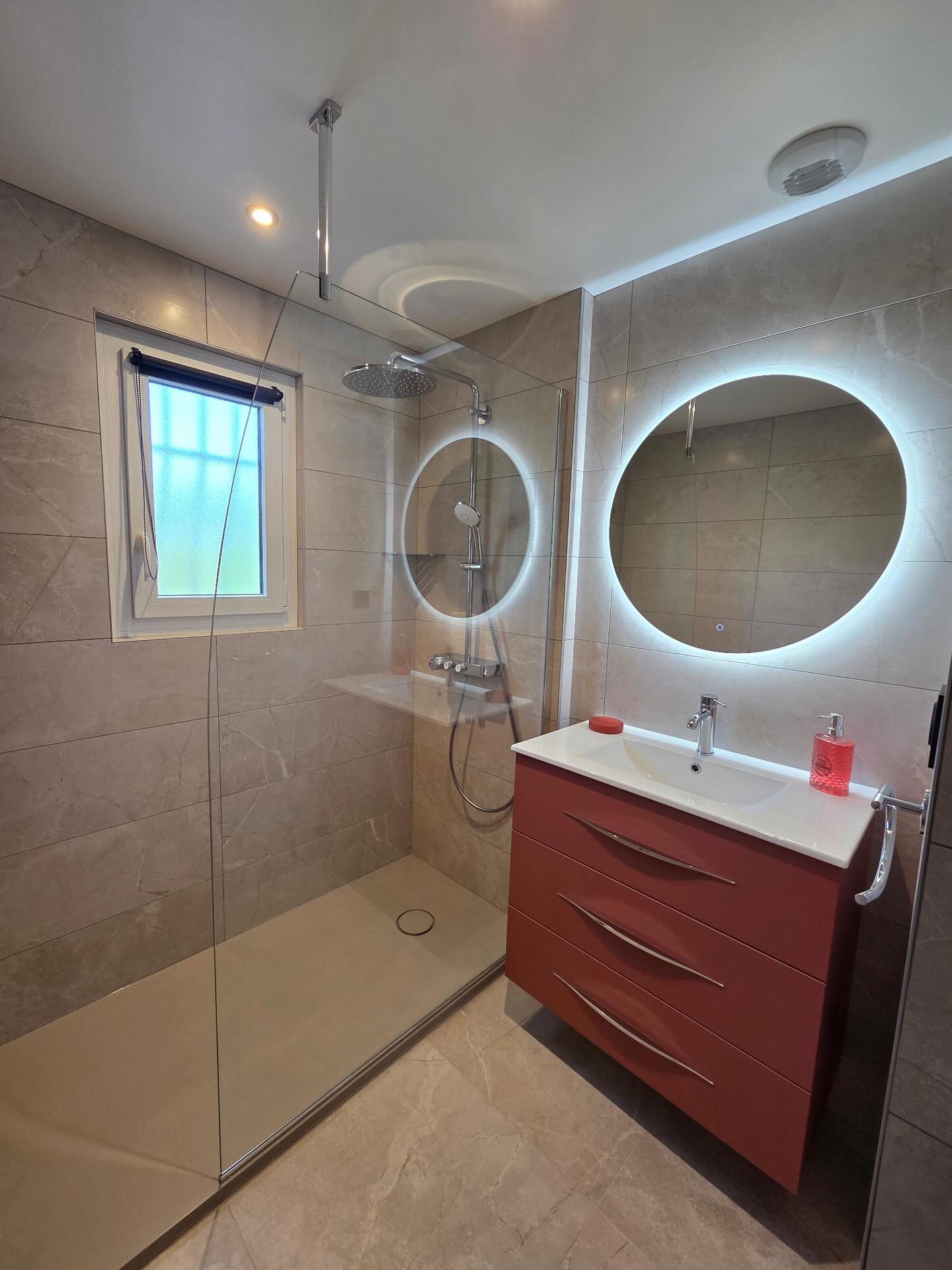 Réalisation salle de bain par JULES TREMEAUX CARRELAGE